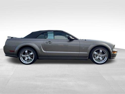 Mineral Gray Clearcoat Metallic 2005 Ford Mustang GT