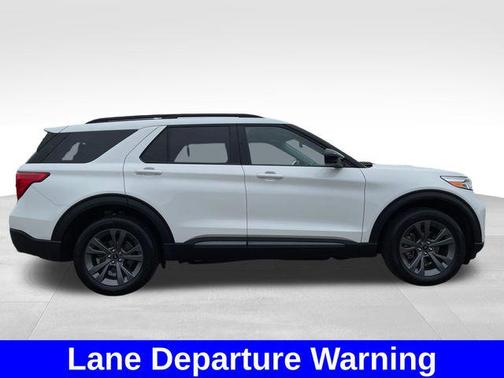 Star White Metallic Tri-Coat 2024 Ford Explorer XLT
