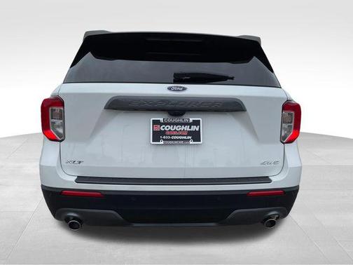Star White Metallic Tri-Coat 2024 Ford Explorer XLT