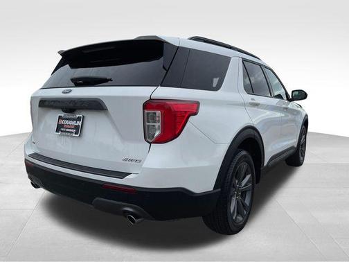 Star White Metallic Tri-Coat 2024 Ford Explorer XLT