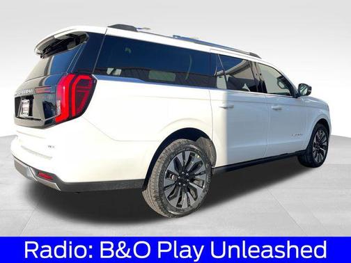 Star White Metallic Tri-Coat 2026 Ford Expedition Max Platinum