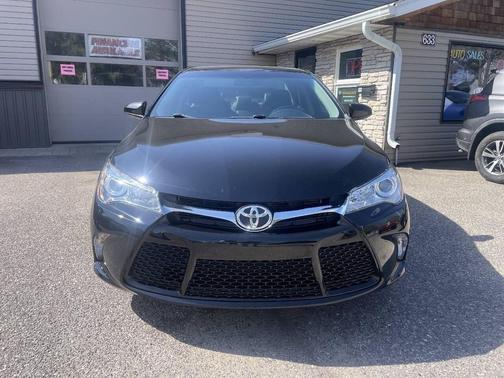 Midnight Black Metallic 2017 Toyota Camry SE