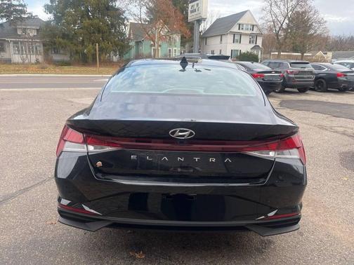 2021 Hyundai ELANTRA SEL