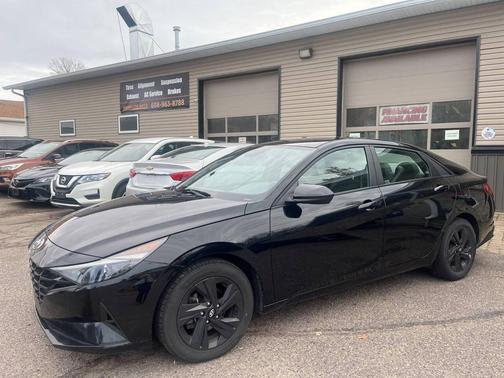 2021 Hyundai ELANTRA SEL