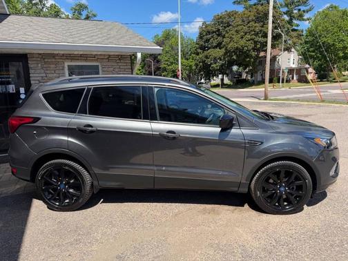 Magnetic 2019 Ford Escape SE