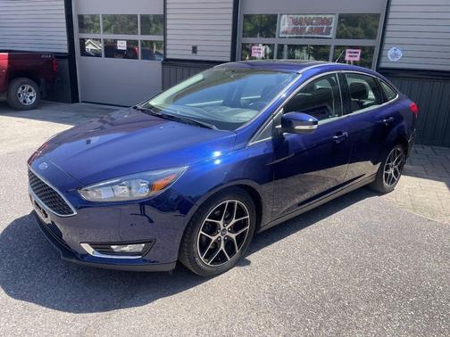 Blue 2017 Ford Focus SEL