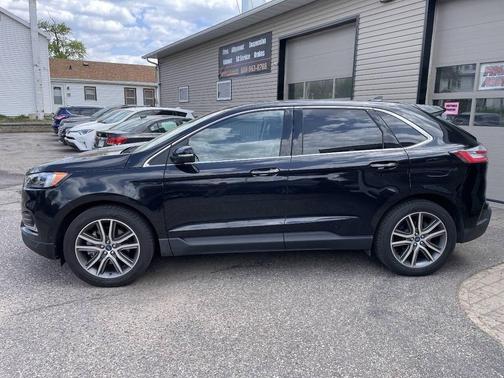 Agate Black 2019 Ford Edge Titanium