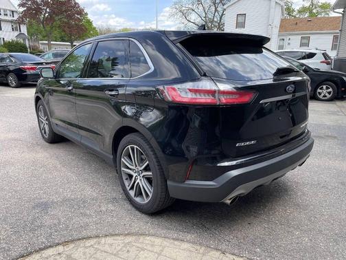 Agate Black 2019 Ford Edge Titanium