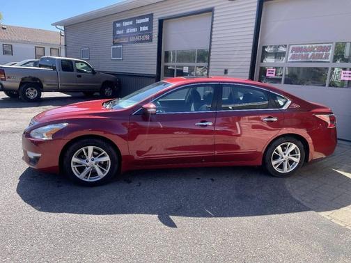 Cayenne Red 2015 Nissan Altima 2.5 SV