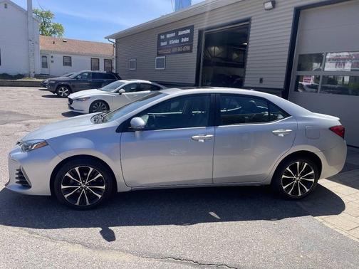 Classic Silver Metallic 2019 Toyota Corolla XSE