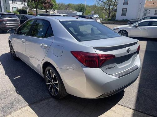 Classic Silver Metallic 2019 Toyota Corolla XSE