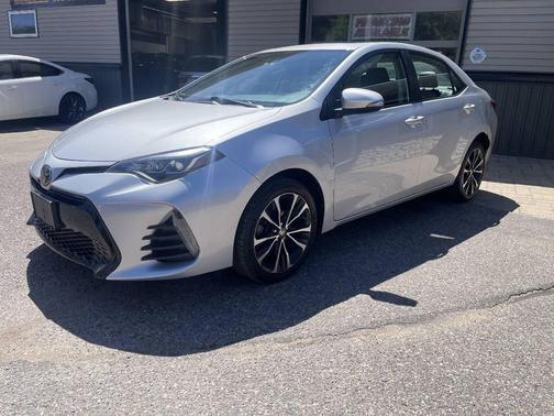 Classic Silver Metallic 2019 Toyota Corolla XSE