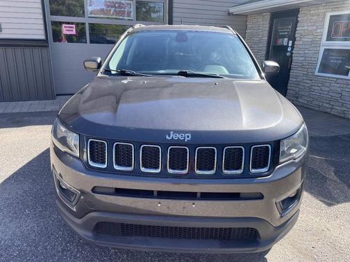 Granite Crystal Metallic Clearcoat 2018 Jeep Compass Latitude