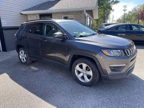 Granite Crystal Metallic Clearcoat 2018 Jeep Compass Latitude