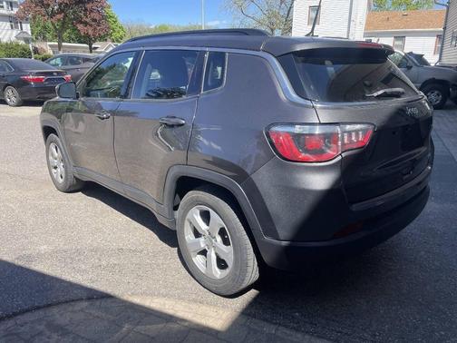 Granite Crystal Metallic Clearcoat 2018 Jeep Compass Latitude