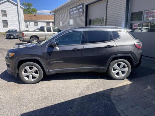 Granite Crystal Metallic Clearcoat 2018 Jeep Compass Latitude