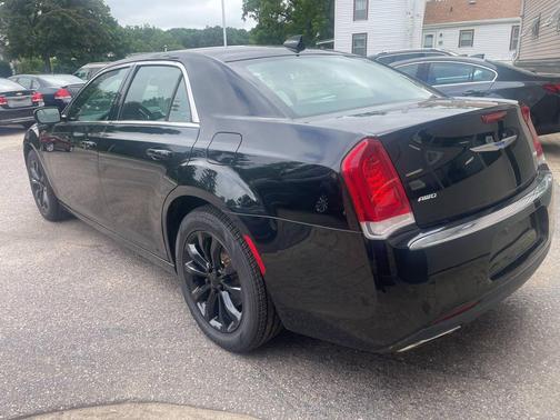 2018 Chrysler 300 Touring