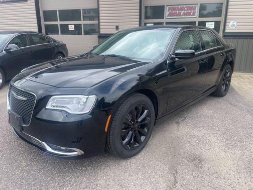 2018 Chrysler 300 Touring
