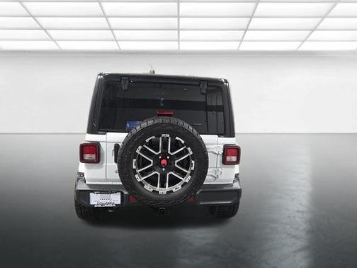 Bright White Clearcoat 2019 Jeep Wrangler Unlimited Sahara