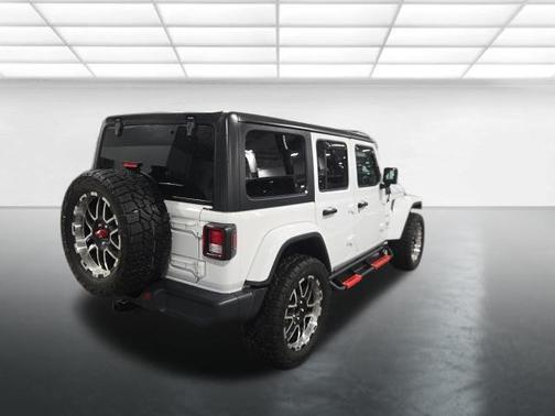Bright White Clearcoat 2019 Jeep Wrangler Unlimited Sahara
