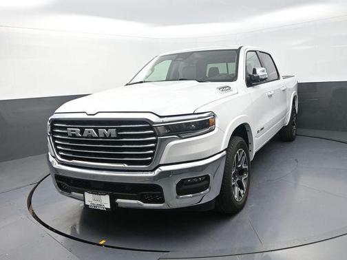 Ivory White Tri-Coat Pearlcoat 2025 RAM 1500 Laramie