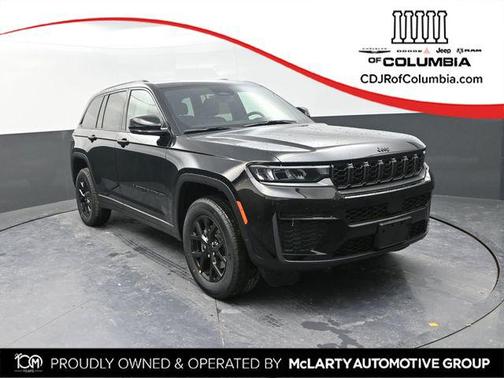 Diamond Black Crystal Pearlcoat 2026 Jeep Grand Cherokee Altitude