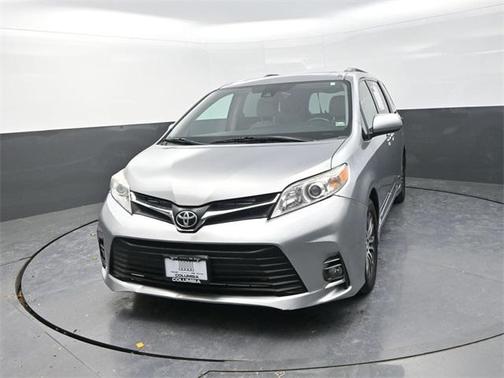 2018 Toyota Sienna XLE