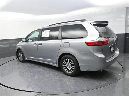 2018 Toyota Sienna XLE