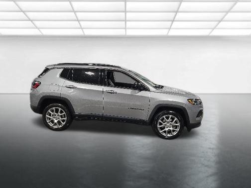 Billet Silver Metallic Clearcoat 2022 Jeep Compass Latitude Lux
