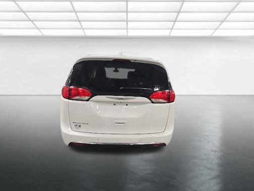 Bright White Clearcoat 2020 Chrysler Pacifica Touring L