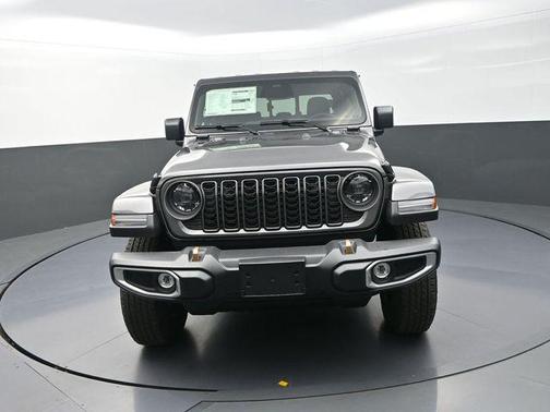 Granite Crystal Metallic Clearcoat 2026 Jeep Gladiator 85th Anniversary Edition