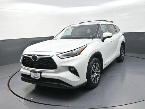 Wind Chill Pearl 2022 Toyota Highlander Hybrid XLE