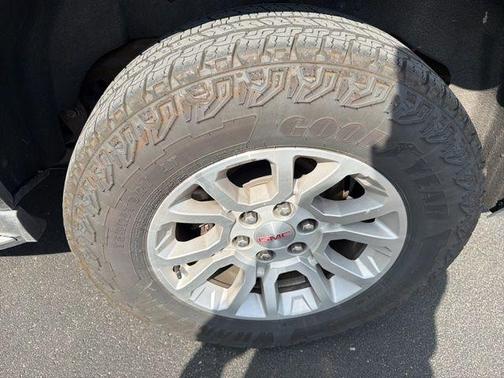 Iridium Metallic 2018 GMC Yukon XL SLT