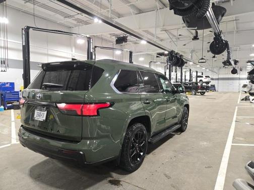 2023 Toyota Sequoia SR5