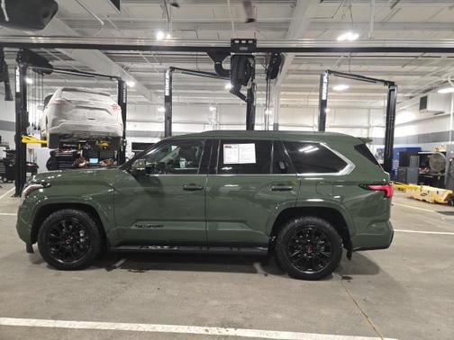 2023 Toyota Sequoia SR5