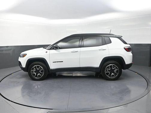 Bright White Clearcoat 2026 Jeep Compass Trailhawk