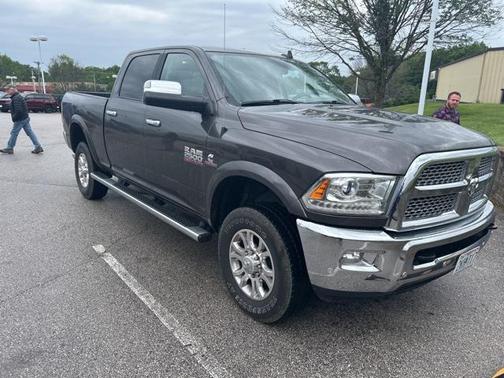 2017 RAM 2500 Laramie Crew Cab 4x4 6'4' Box