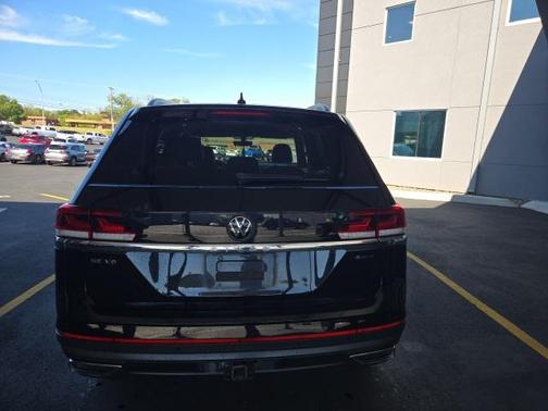 2023 Volkswagen Atlas 3.6L SE w/Technology