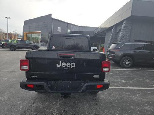 2022 Jeep Gladiator Overland