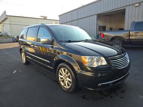 2015 Chrysler Town & Country Limited Platinum