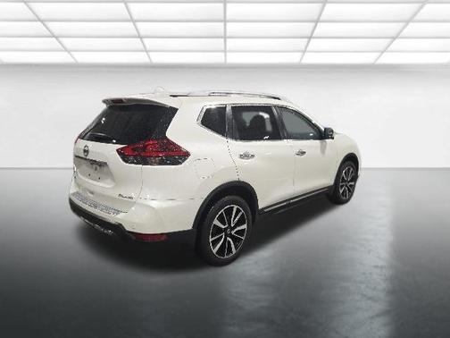 Pearl White Tricoat 2019 Nissan Rogue SL