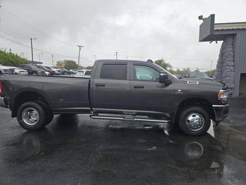 2024 RAM 3500 Tradesman Crew Cab 4x4 8' Box