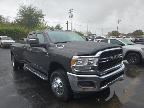 2024 RAM 3500 Tradesman Crew Cab 4x4 8' Box