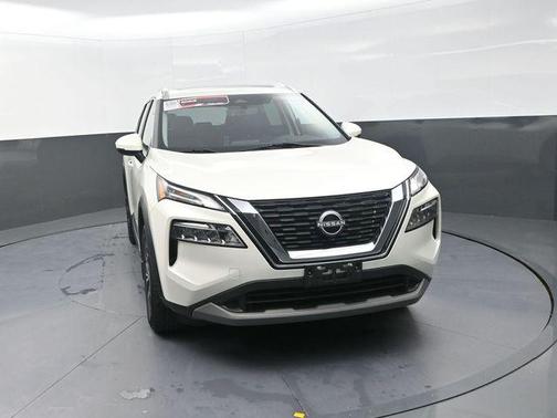 Pearl White Tricoat 2023 Nissan Rogue SV
