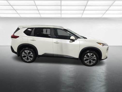 Pearl White Tricoat 2023 Nissan Rogue SV