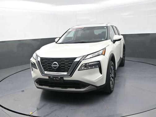 Pearl White Tricoat 2023 Nissan Rogue SV