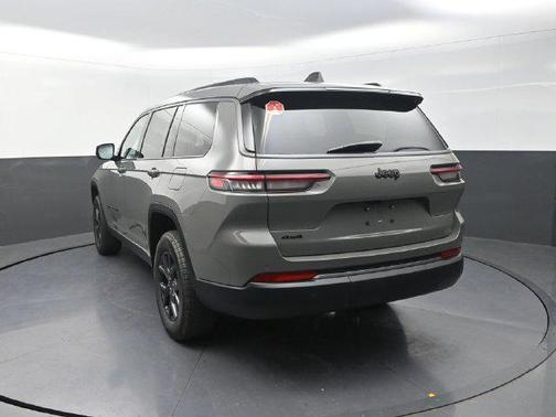 Sting-Gray Clearcoat 2027 Jeep Grand Cherokee L Laredo