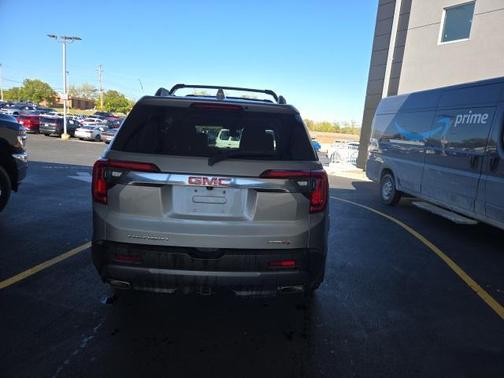 2023 GMC Acadia AWD AT4