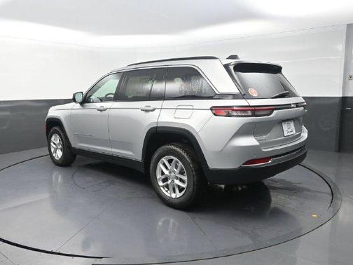 Silver Zynith 2026 Jeep Grand Cherokee Laredo