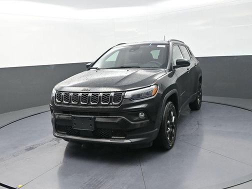 Diamond Black Crystal Pearlcoat 2026 Jeep Compass Latitude